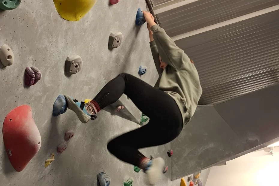 photo of Sue Richards bouldering